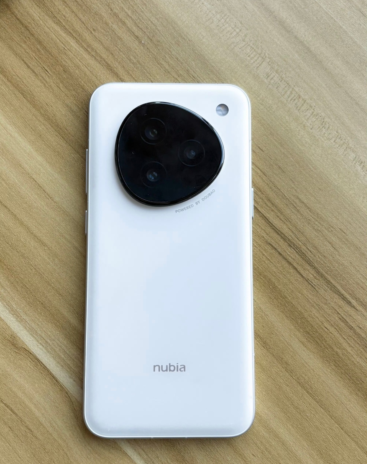 手机涨价潮下如何换机 在涨价潮的趋势下，任何分析都是没啥意义了，只有一个结论：早