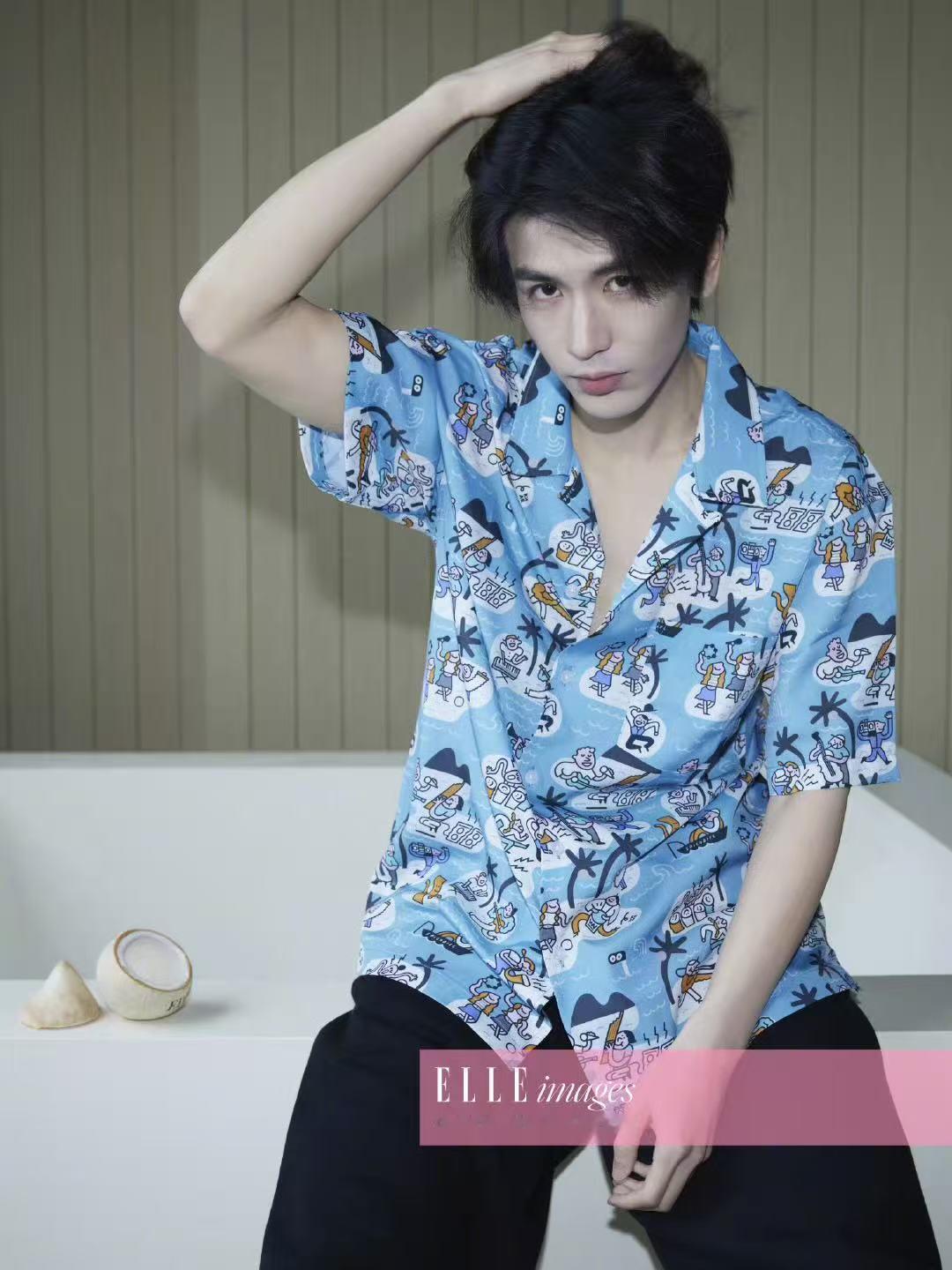 张凌赫elle蓝色衬衫look ​​​凌赫松弛这一块！轻松帅倒所有人！ ​​​