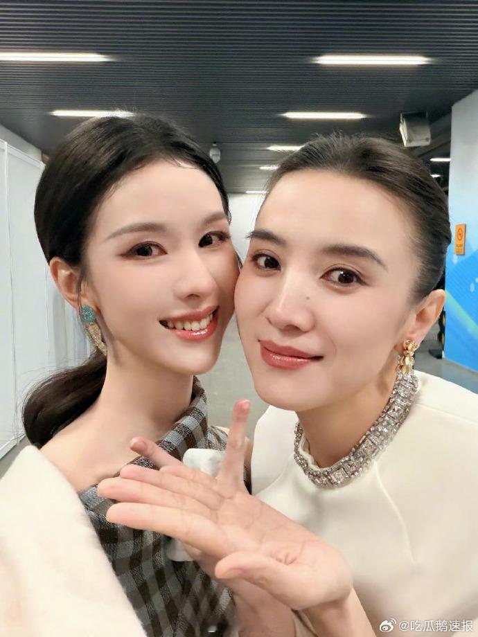 宋佳陈都灵快亲上了宋佳陈都灵贴贴超近距离贴贴太上头，两人默契互动甜度超标，看得人