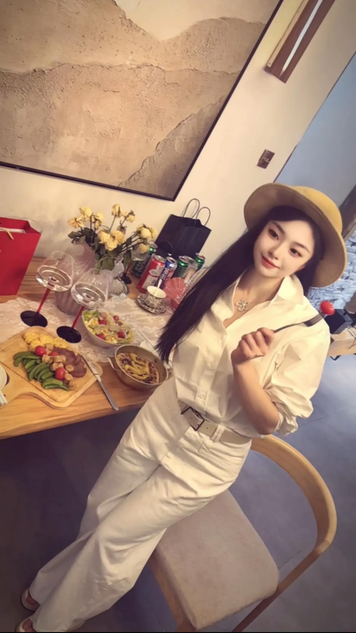 有一天会出现一个男孩对我说：我爱上一个女孩，我发现异性再也吸引不了我。