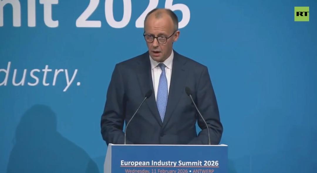 新闻快讯——“中国短短数月就建成全球最大的太阳能电站。”
 
“而在欧盟，仅项目