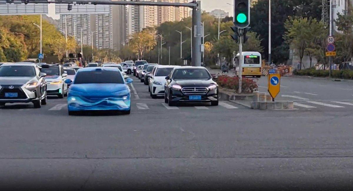 上个月比亚迪公布了「海豹08」和「海狮08」两款新车，谍照来了。
除了「兆瓦闪充