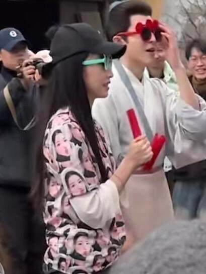 刘令姿穿王楚然痛衣刘令姿穿王楚然痛衣庆生抽象姐妹组 