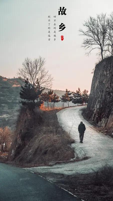 读《故里思》，仿若眼前展开一幅诗意画卷。风轻叩纸伞，杏花纷纷扬扬飘落，雨中，游子