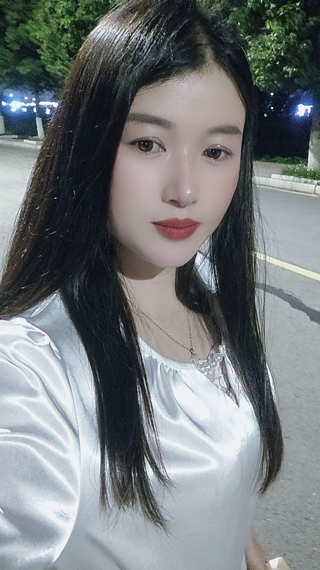 风太大了，把心都吹凉了，再也不是从前的样子了，有些人越看越陌生，有些事...