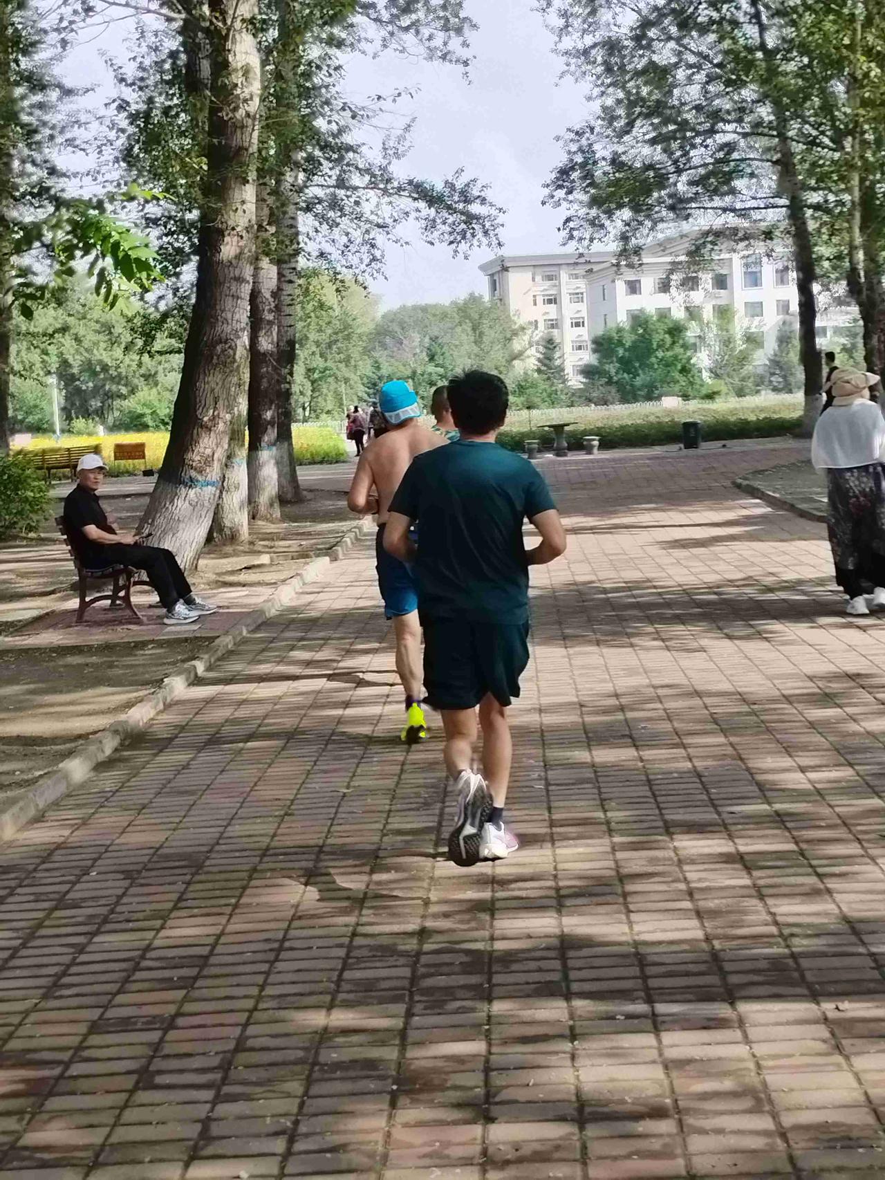 我的今日状态：😁轻松愉快
我这里的天气：☀️晴天
  这里是黑龙江省肇东市南湖