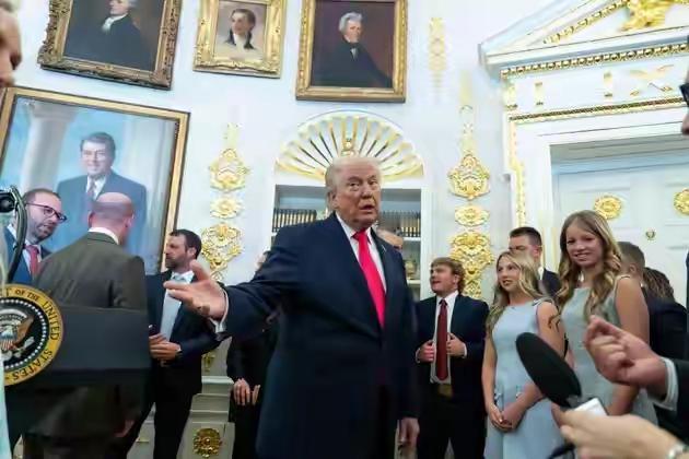 就在刚刚
特朗普宣布：“美国将获得伊朗所有核尘埃，不会以任何方式、任何形式支付任