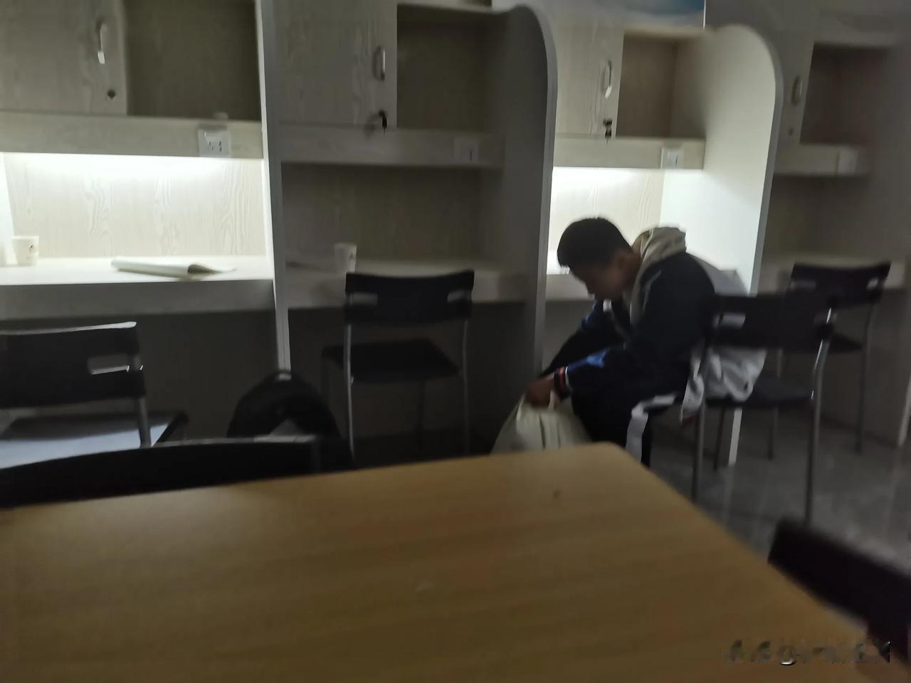 “人生天地之间，若白驹过隙，忽然而已。”到了人生后半场，过一天，少一天。余下的日