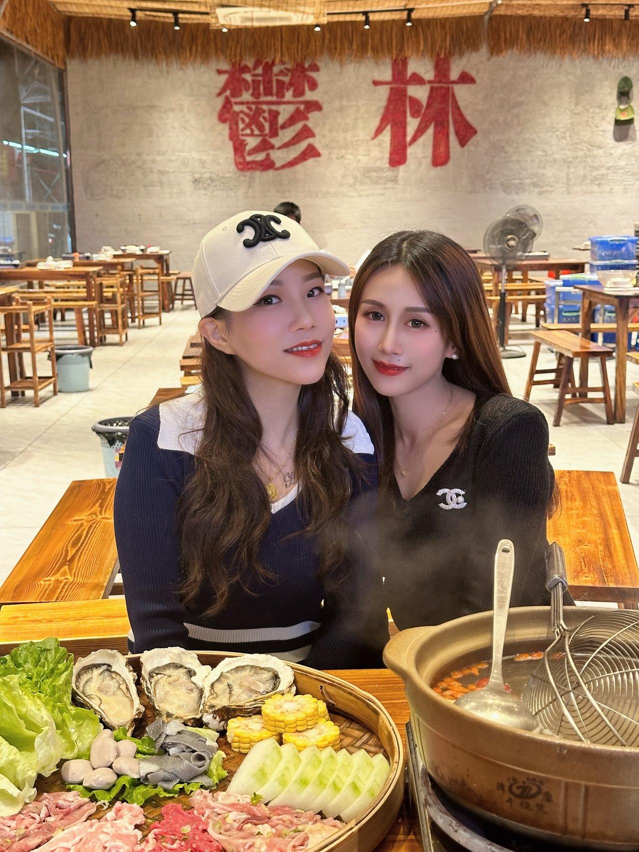 和漂亮女孩吃了顿漂亮饭，是从未成年到成年的友谊，青春才几年，你就占了二十几年，从