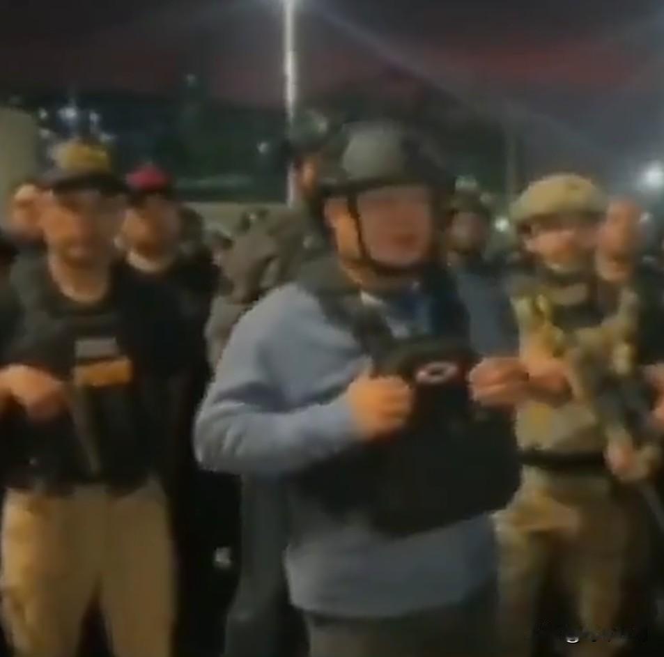 委内瑞拉内政部长迪奥斯达多·卡韦略（Diosdado Cabello）表示：
