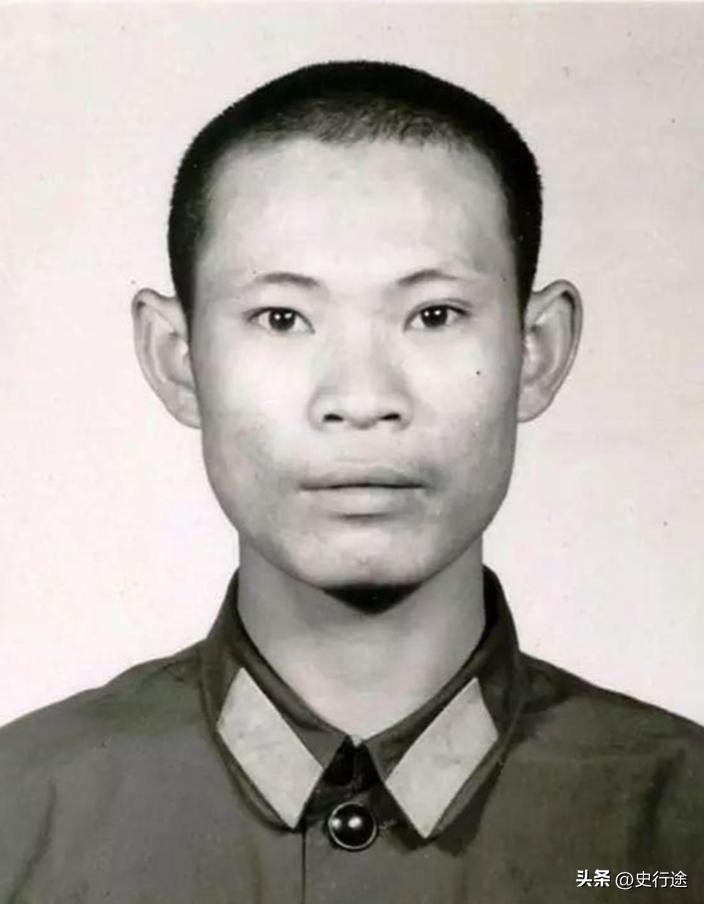 1982年，部队提拔杨国跃当班长，他死活不当。但两年后，在老山战场上，他却抢着当