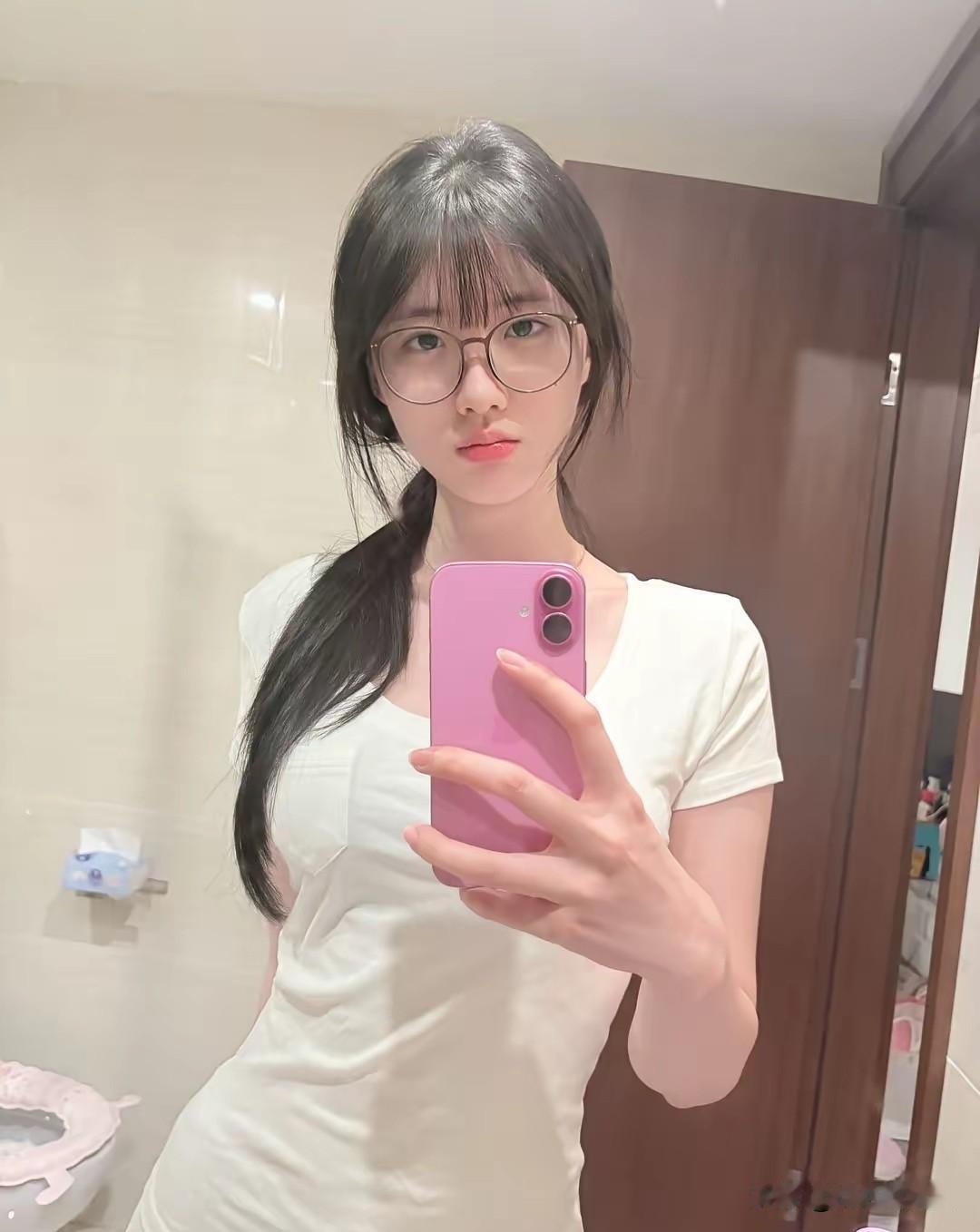人生不是一场急促的赛跑，偶尔放慢脚步，接纳自己的平庸和疲惫，也是生活最好的模样。