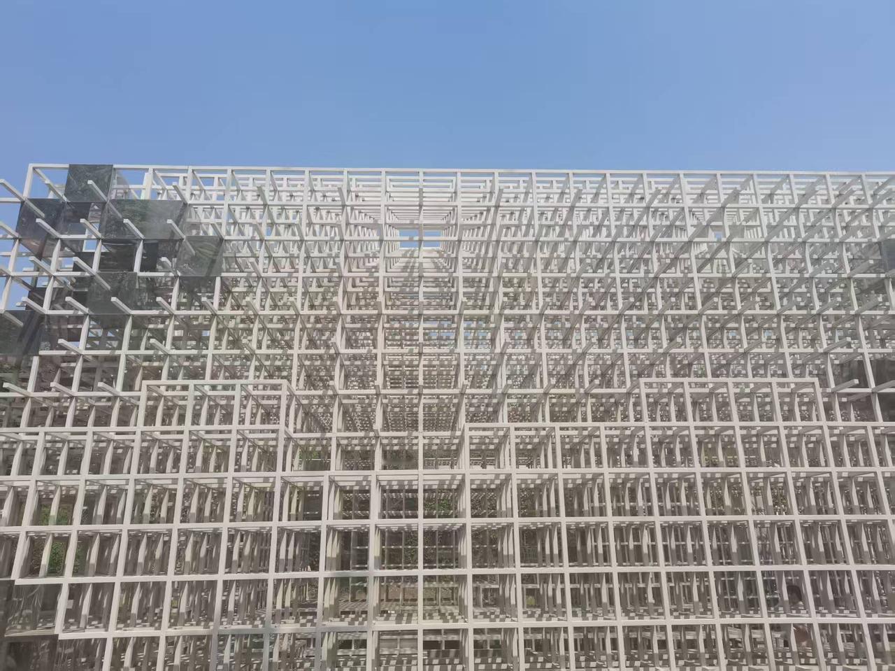 公公周六眼部在爱尔眼科手术，医院要求是今天，也就是周一早7点半去免费核查一次。