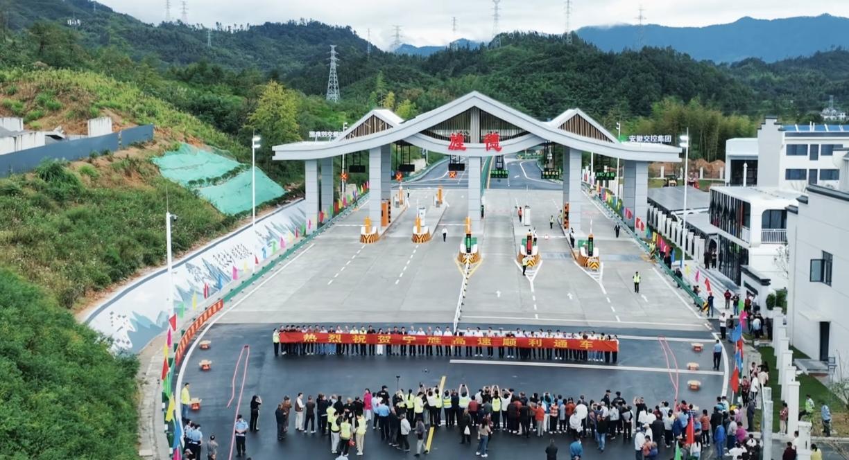 ［宁旌高速今天通车，两大地图对收费站的名称都标注错误］
        自9月1