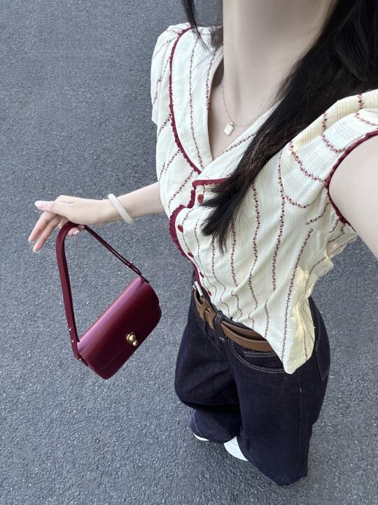 有点小复古的感觉