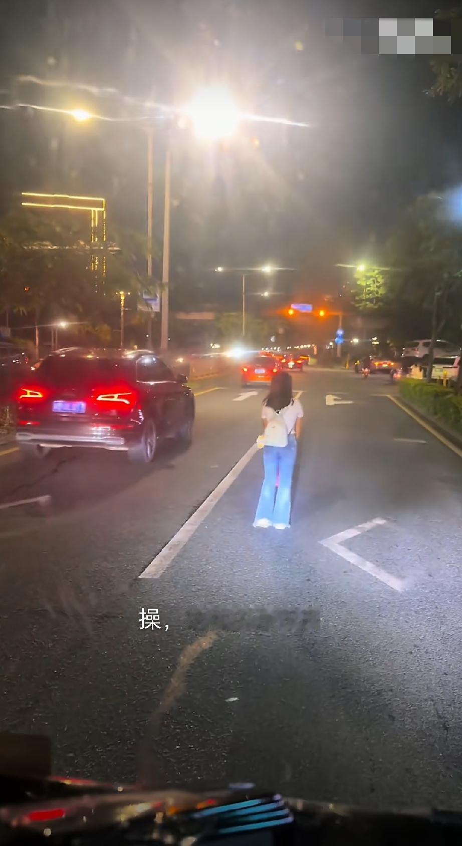 小姐姐是受刺激了吗，这是想挑衅大运吗？[酷拽]好看哒小姐姐 对美女心动 哈哈。。