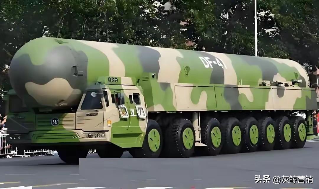 日本人在美国人面前，点头哈腰。
日本人在俄国人面前，不敢抬头。
日本人在朝鲜人面