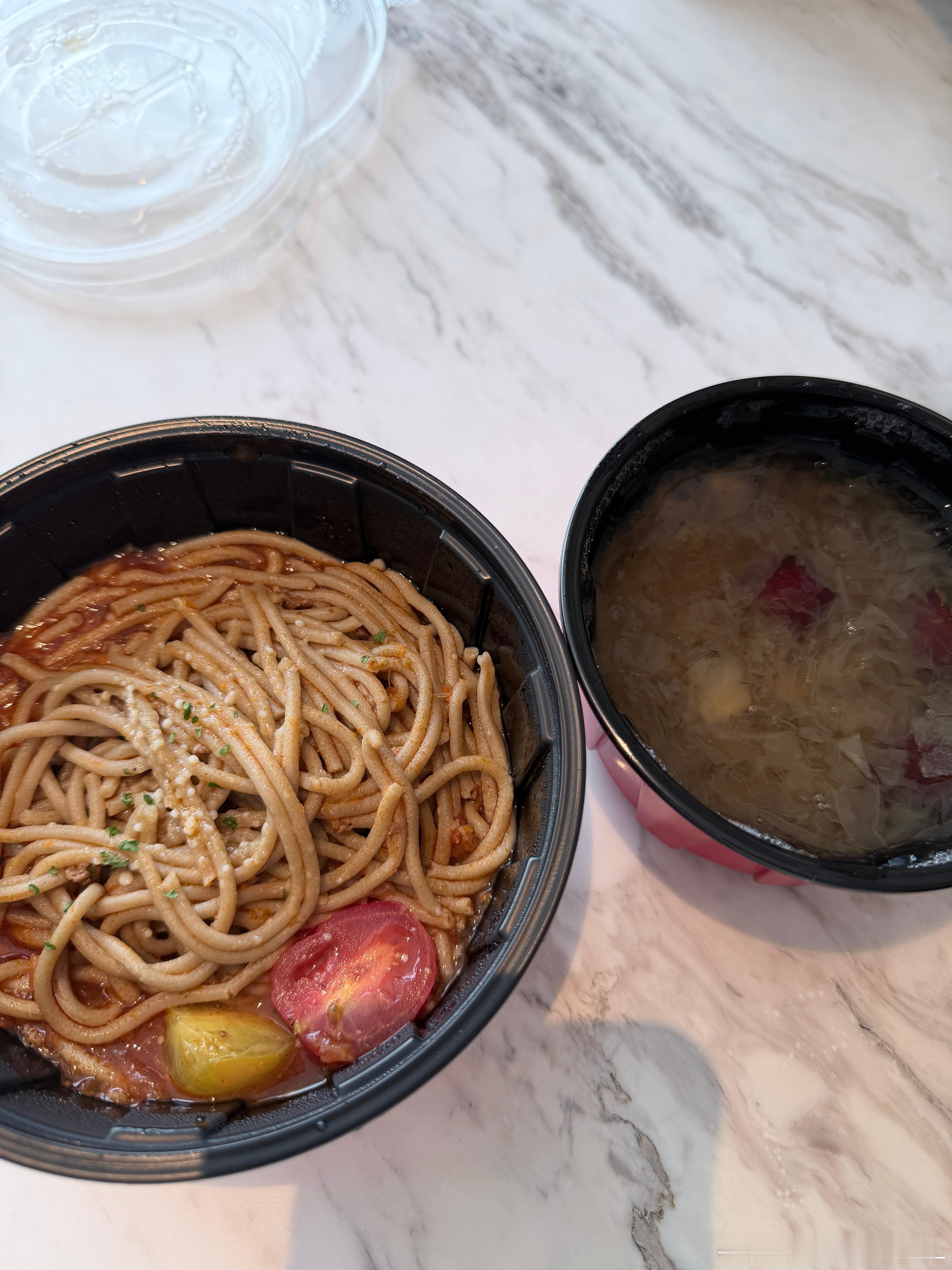 浅吃个西贝吧，最近喜欢吃儿童餐的番茄莜面，酸酸甜甜的份量也刚刚好。图上一面一汤3