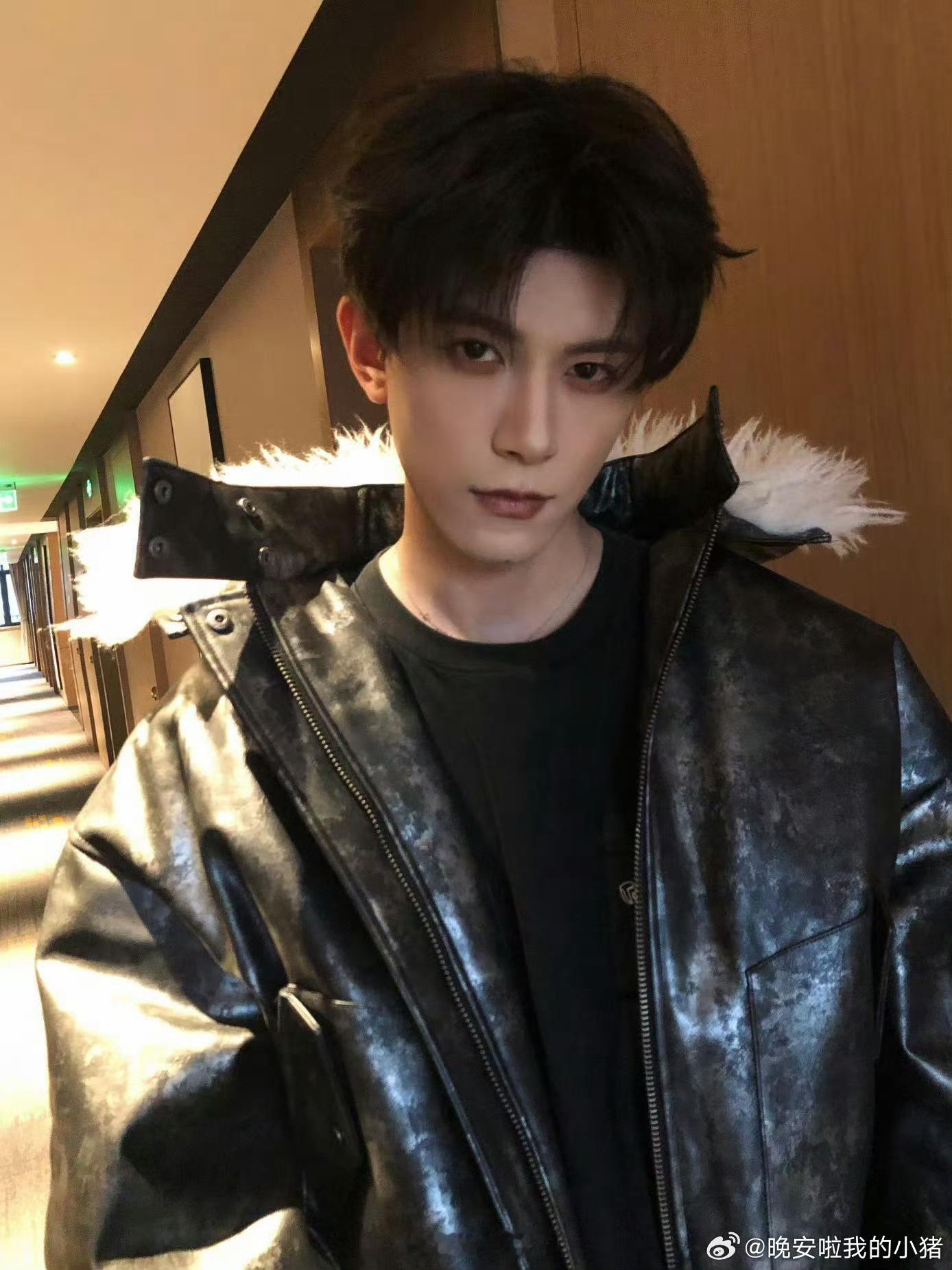 邓凯皮衣营业造型