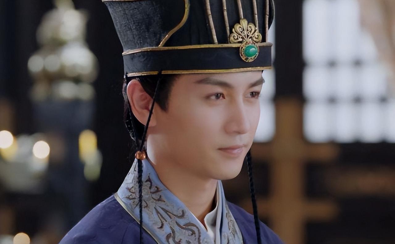 公主嫁给权臣为小妾，她前夫却找上门来，凭半面破镜把人带走了！
杨素出身于弘农杨氏