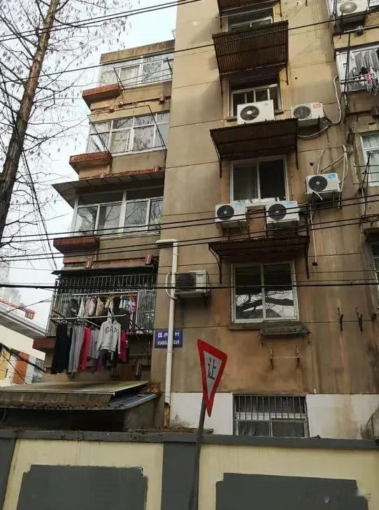 北上深20年老房超40%出租难：闲置房涌入市场，难跟品质租房需求。目前，随着科技