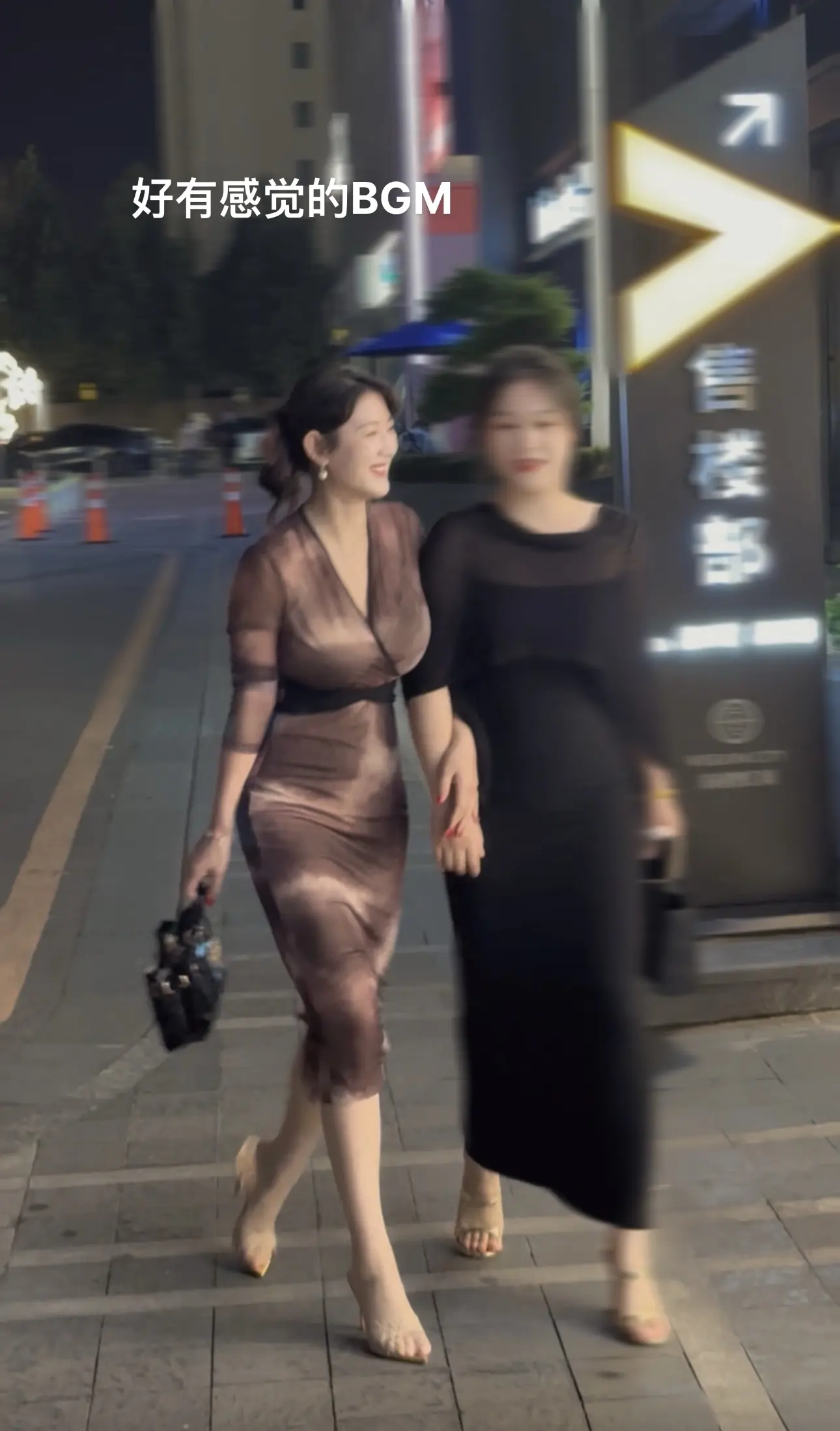 我也曾喜欢这样挽着你的手臂
