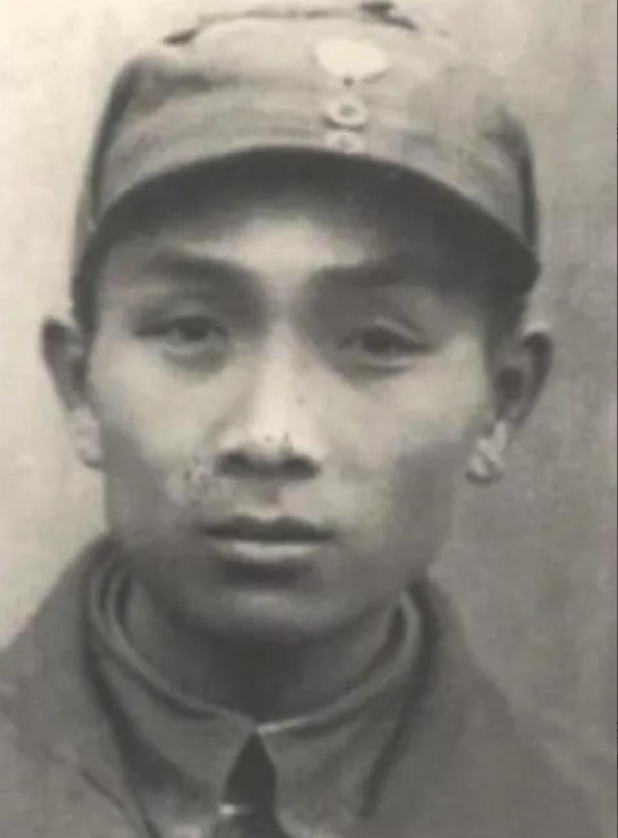 1951年，地主徐裴章刑场待毙，已彻底绝望。千钧一发之际，地委书记飞马赶到，高举