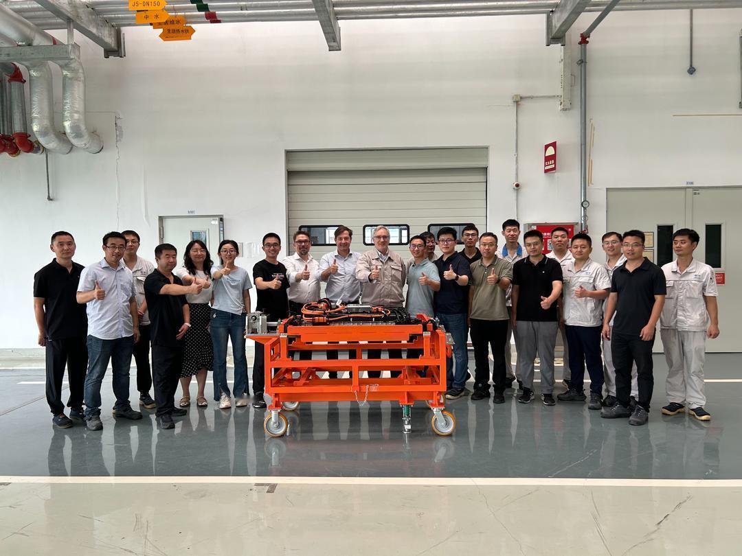 近日，在青岛即墨区一汽-大众华东基地的现代化车间内，一批批包装严整、标识清晰的动