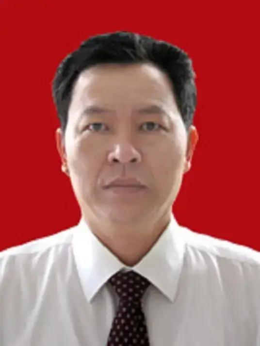 1984年，战斗英雄杜海山被妻子告上法庭，妻子含泪控诉：每月70块钱的工资，他只