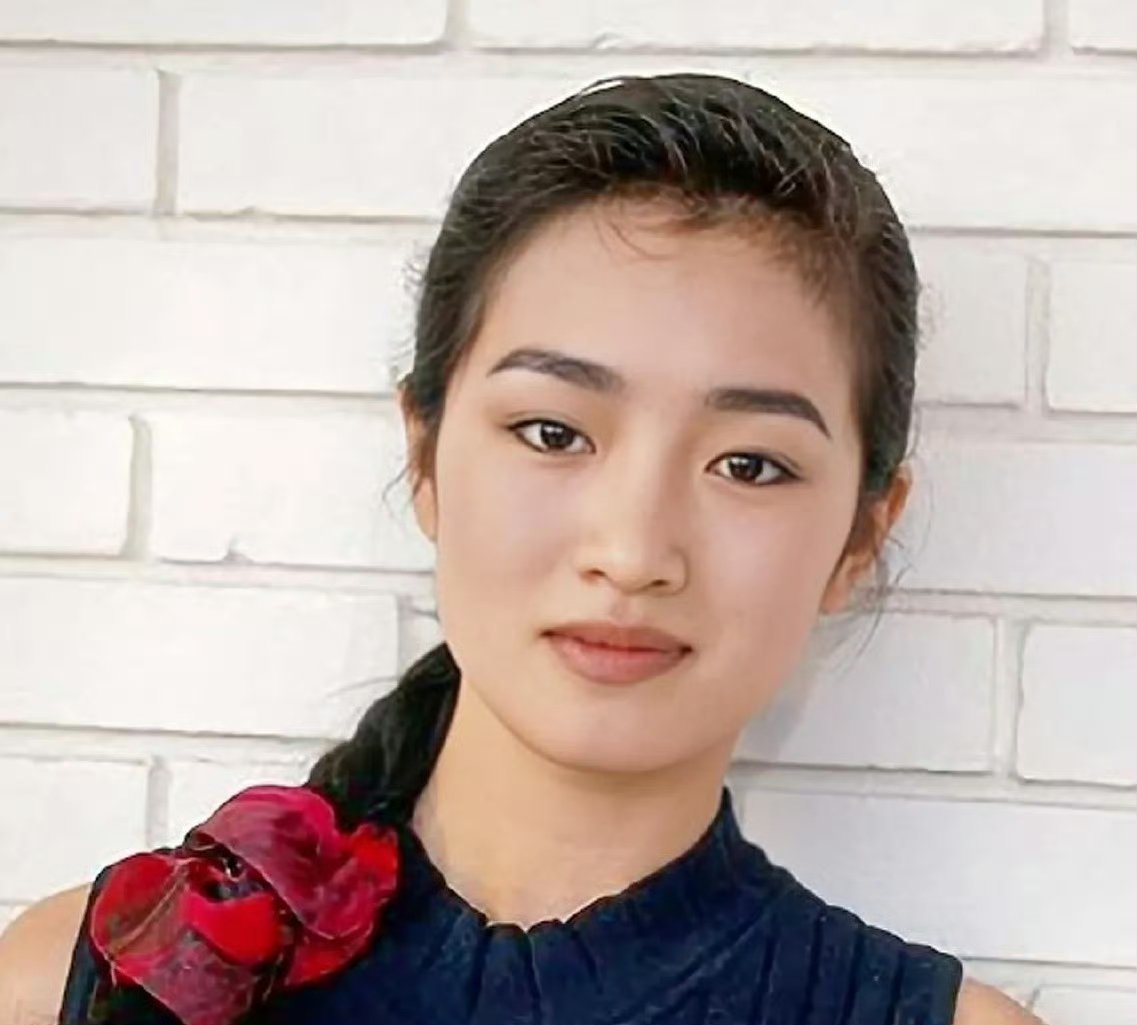 记录者超话记录者超话 “谋女郎”：巩章董周刘刘亦菲：侧脸像不像“谋女郎”的共同轮