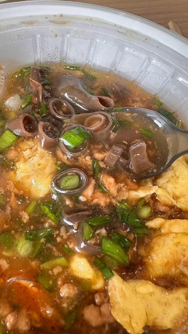我其实不太爱米饭。不是米饭脑袋。但好想念青岛的海肠捞饭。公司附近新开了一家，大数