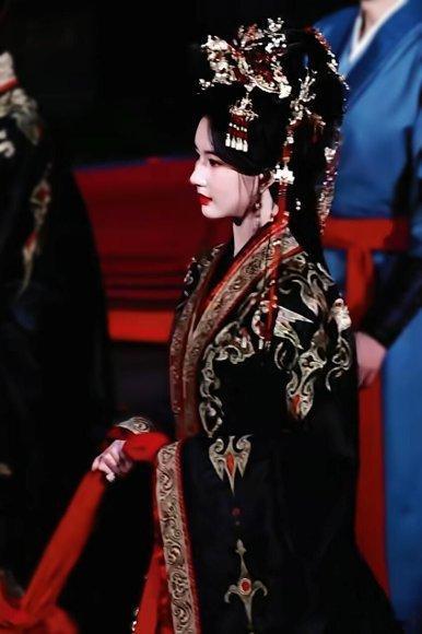 归良辰平均6秒1个名场面归良辰李昀锐这打戏帅得我嗷嗷叫，刘些宁眼神杀我，这俩凑一