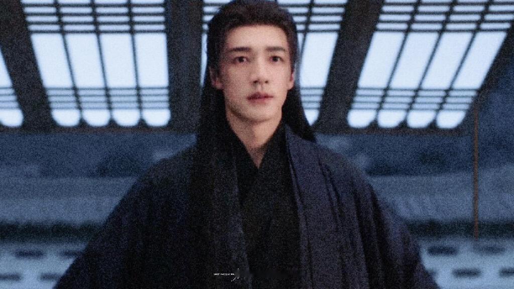 被此沙良陈美锦披发造型狠狠戳中💘破碎感和世家贵气完美相融，披发温柔不杂乱，眼底