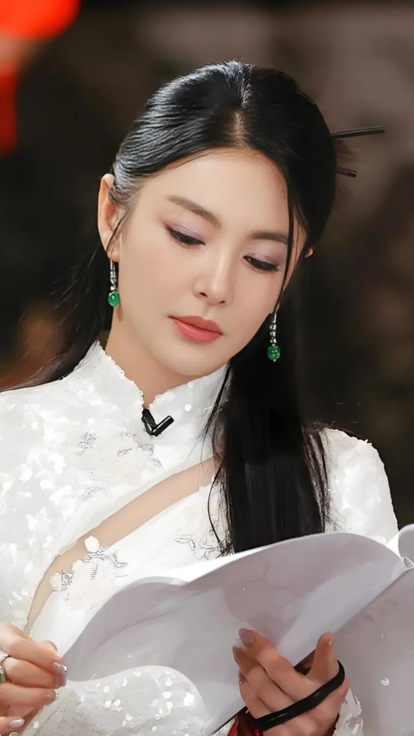 假如给你一个机会，可以追张雨绮和三妮阿姨其中的一人，你会追谁。

听说追张雨绮的