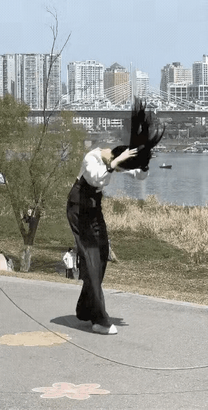 1 这活力满满的模样，才是青春该有的样子！
2 这下行了，扔到街上也没人捡了。