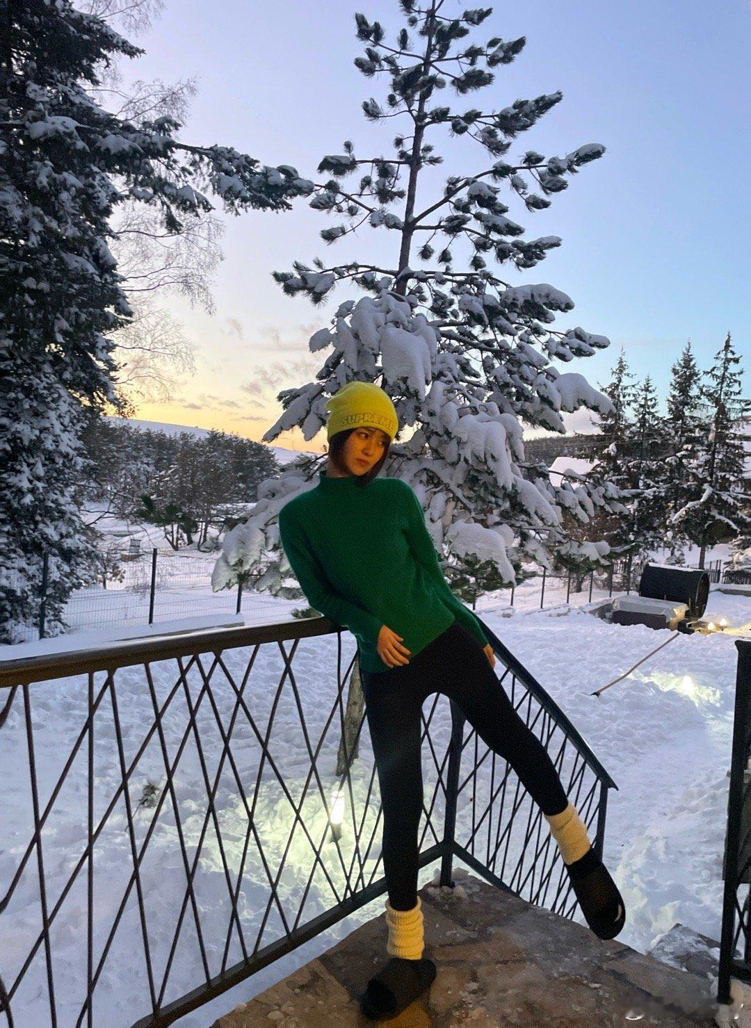 在zlatibor的绝美小木屋体验蓝调时间天光微现尝试了奇怪味道但健康友好的莓果