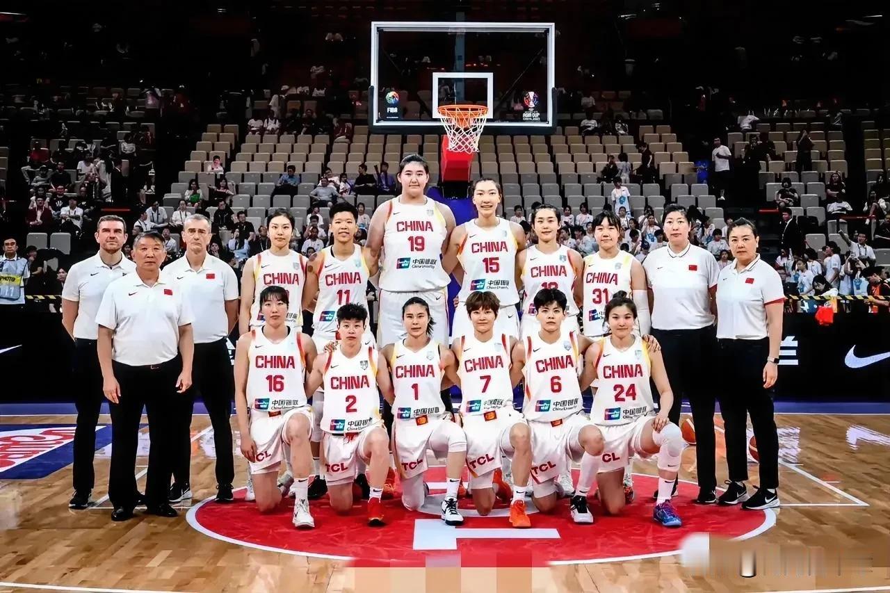 实话实说，宫鲁鸣执教的新一届中国女篮的四大核心是：

1、韩旭——中锋
2、杨力