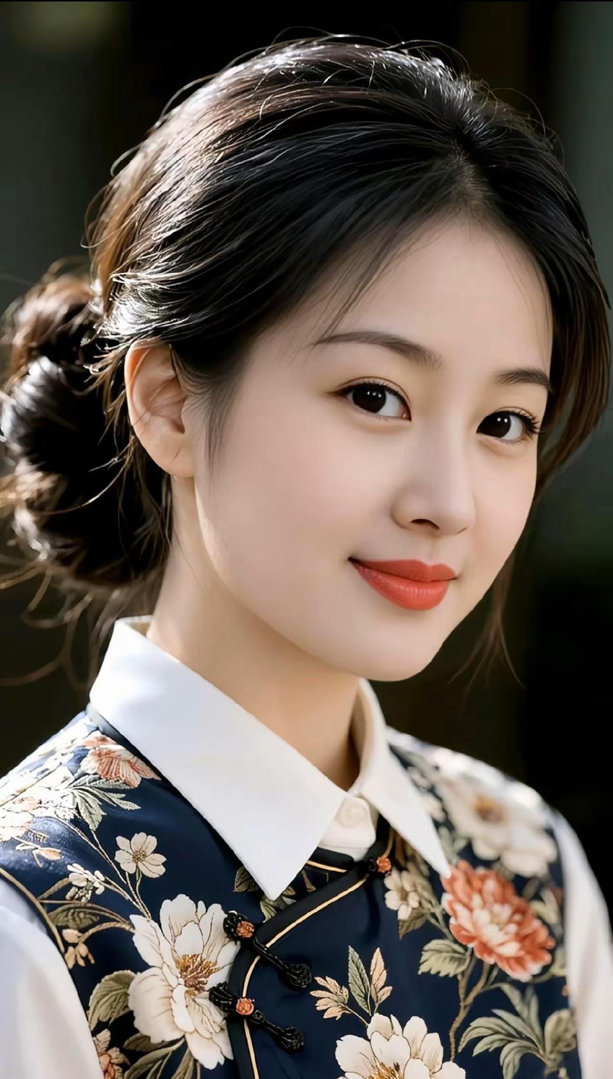 温柔甜美的少女，花枝招展的连衣裙，散发着青春的气息。