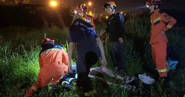 近期，在长沙县湘龙街道，一名外卖小哥收到同事发来的轻生短信，于是他立刻放下手头的