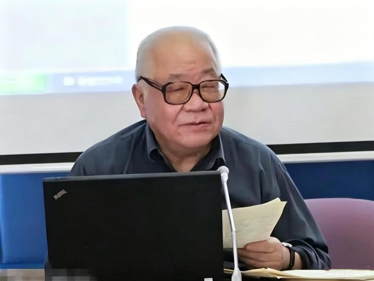他是北京大学001号录取的新生。他仅用二十五天的冲刺就考进了这所最高学府。但他直