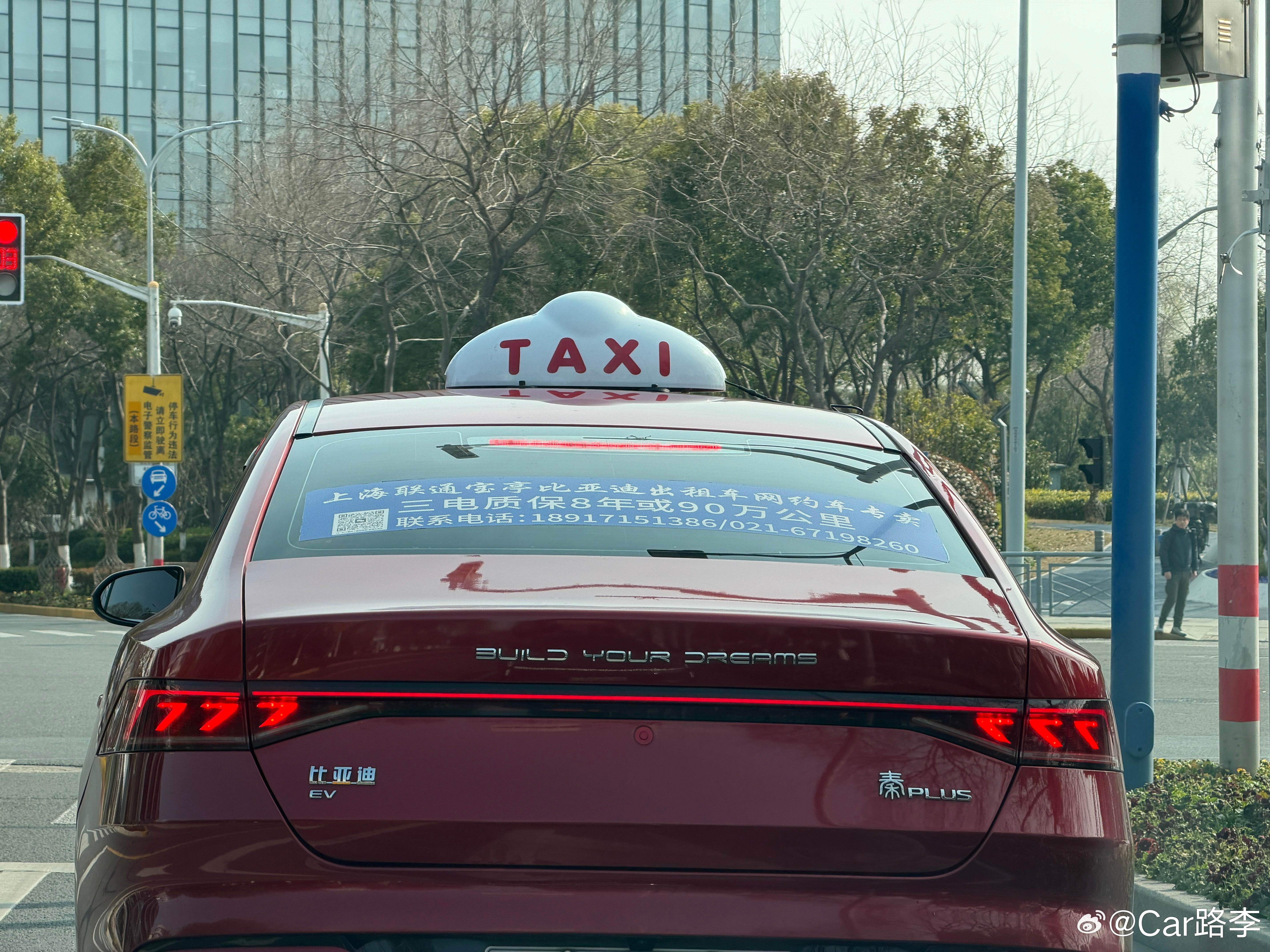 原来现在比亚迪的营运车辆，质保已经是8年90万公里了，我记得原来还是60万公里保