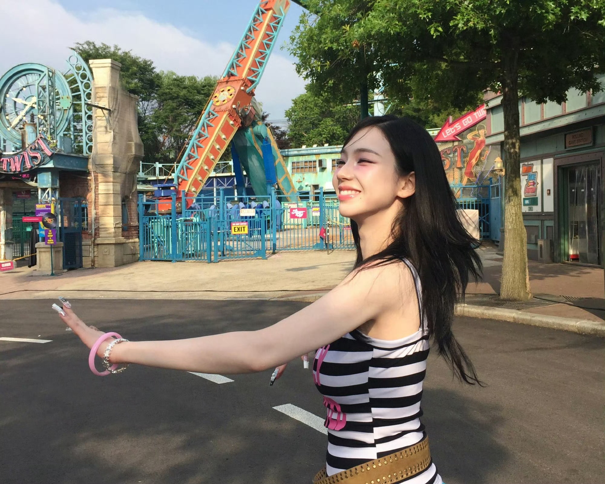 给这只猪多来点彩色妆造吧 