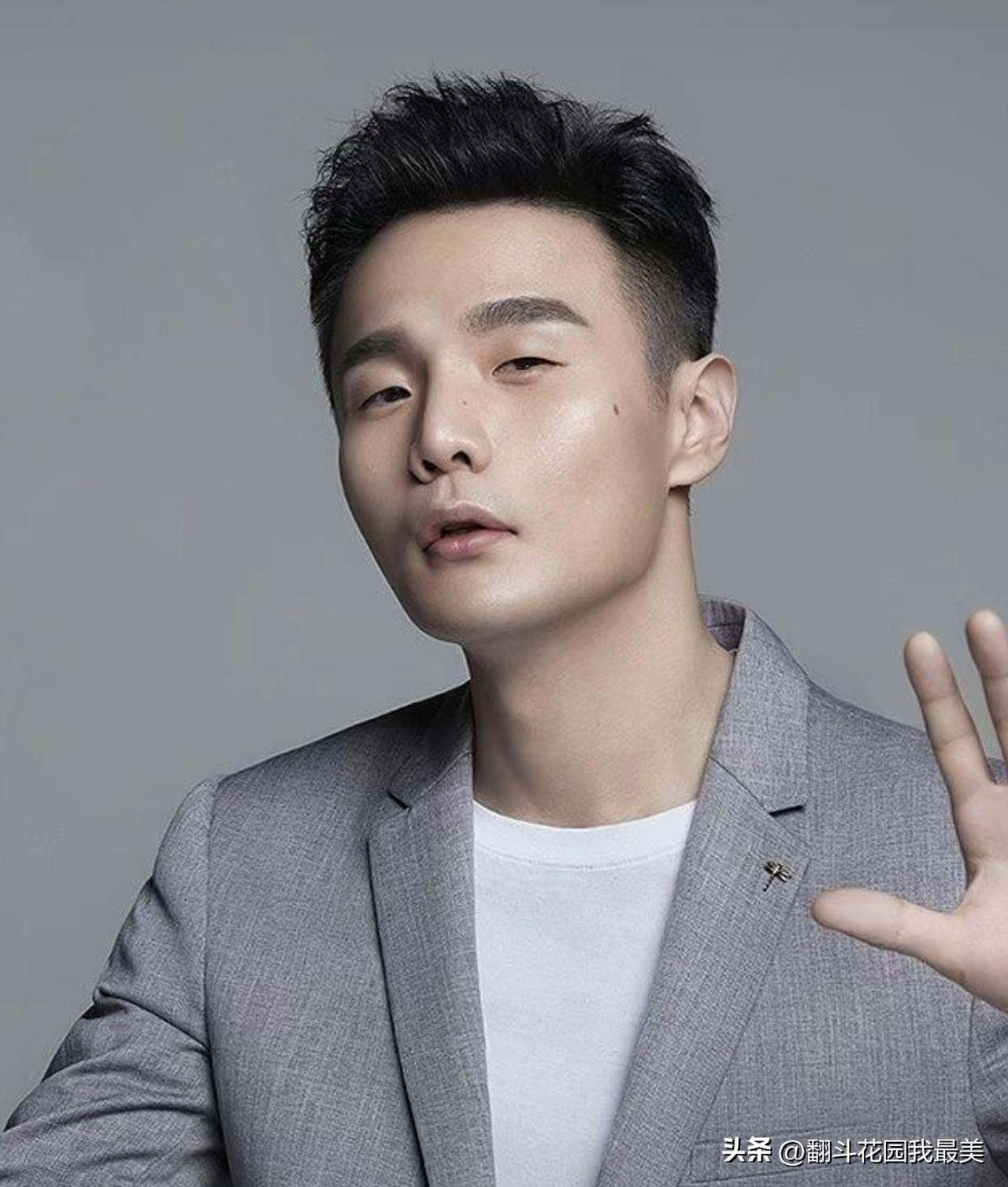 李荣浩的⽠，

真是越吃越⼤啊，多的都要吃不下了，

原来他不是刚替自己维权