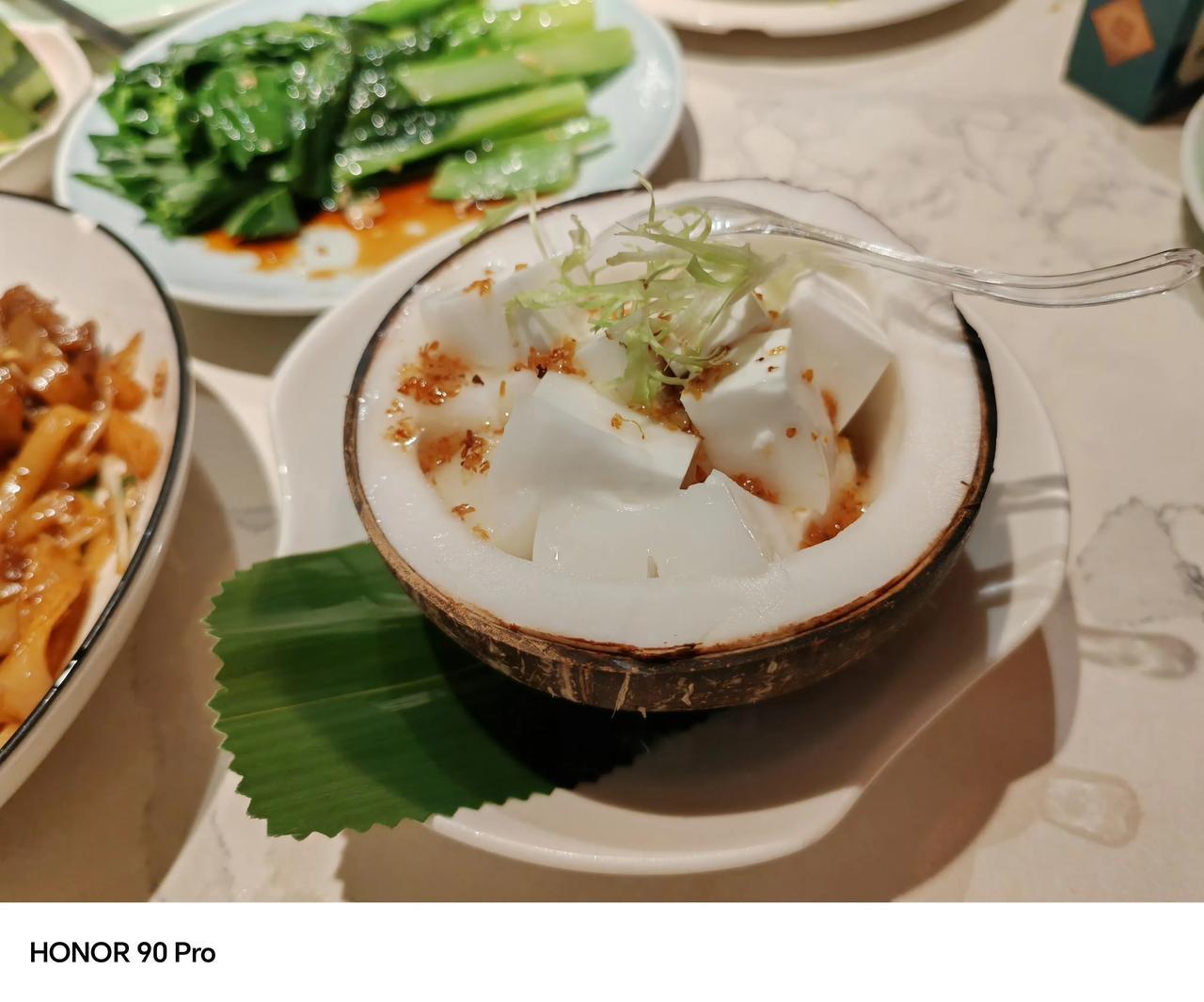 一套滤镜运用得炉火纯青，荣耀90Pro拍美食就是这个效果，我真的是随手拍一拍，灯