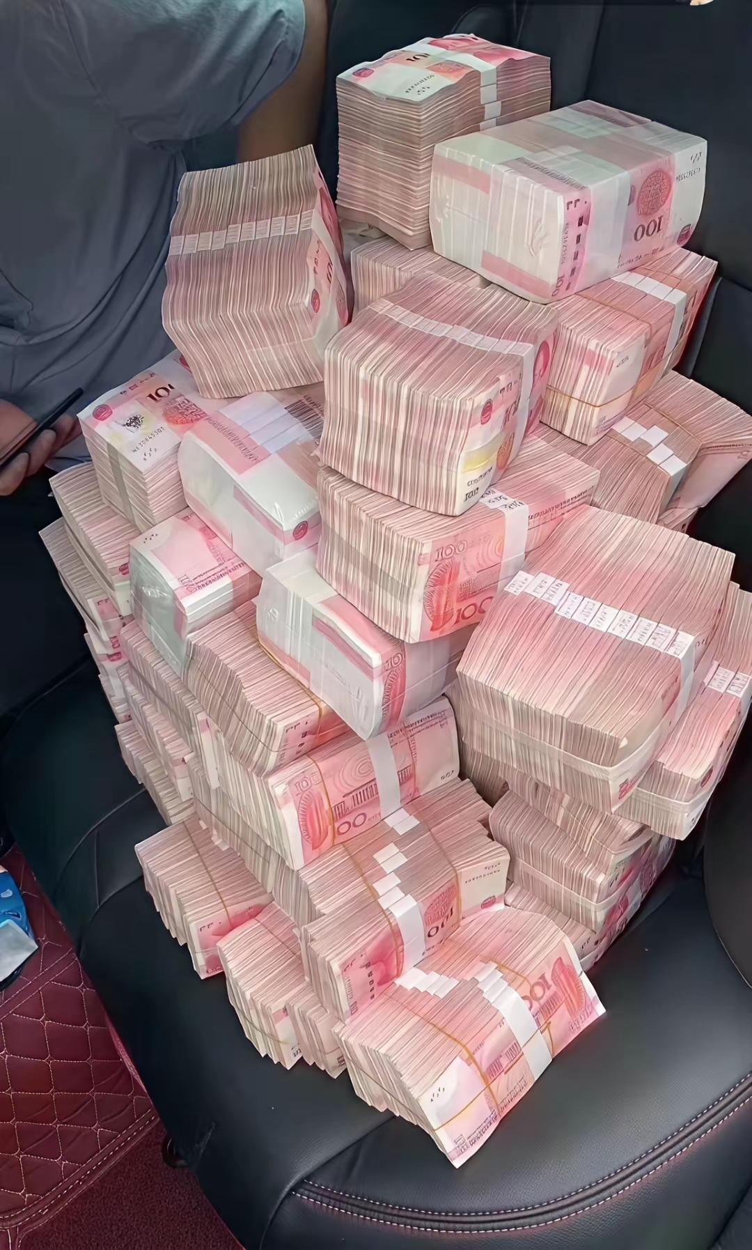 赚钱到底是为了碎银，还是心中的光？其实二者都有。年轻时，我们为了碎银奔波，像陀螺