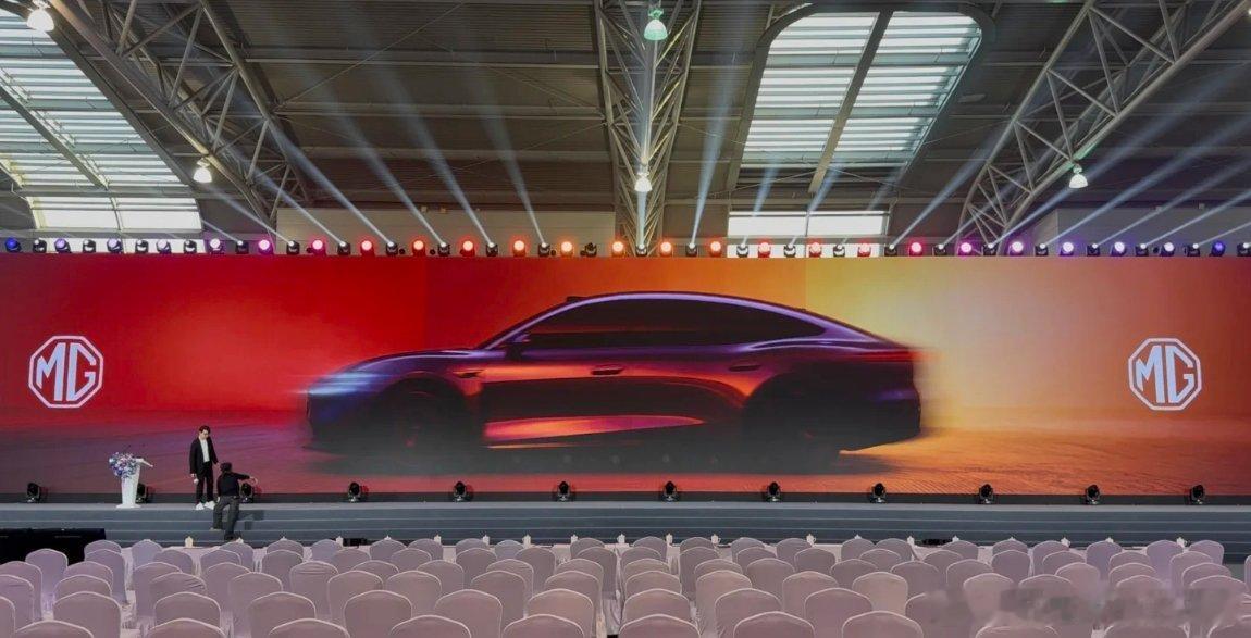 大溜背轿跑，上汽手里永远有一堆好牌我和汽车的日常大v聊车 你更别说22年的智己L