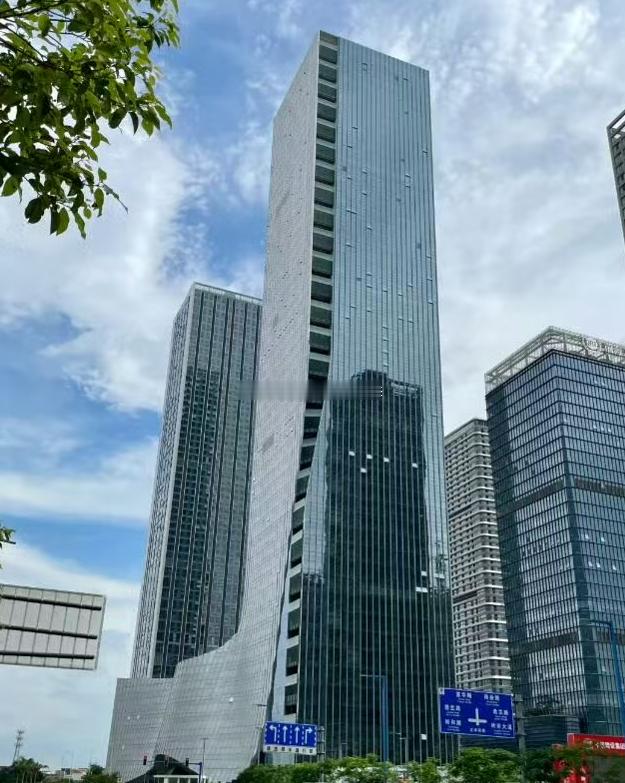 7/22周三，大家早！昨日实盘繁忙就没有给到过多的分享，现老李已经抵达公司，让我