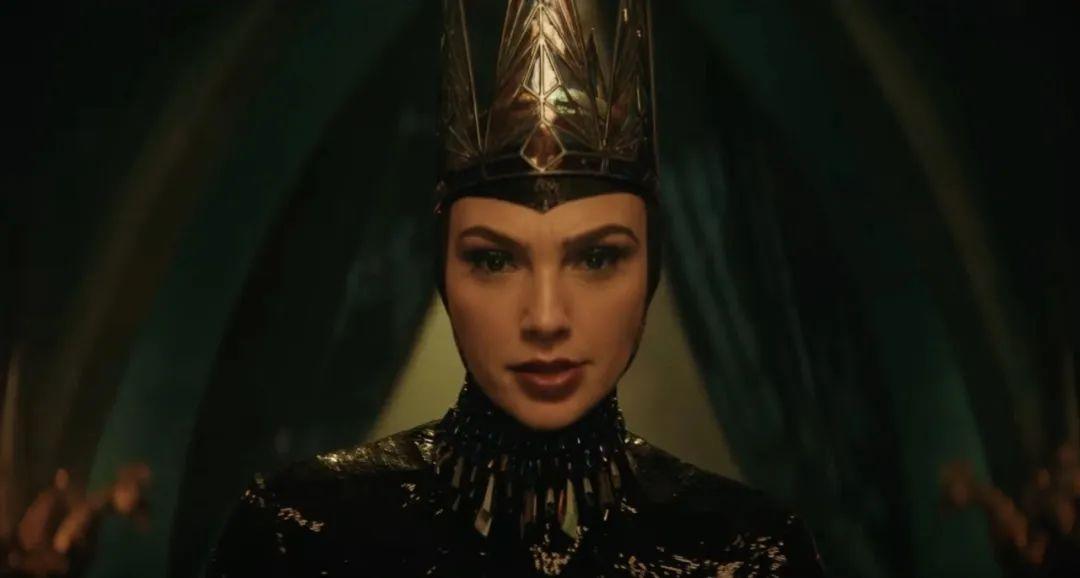盖尔·加朵（Gal Gadot）声称，《白雪公主》票房失利是因为“名人面临要发表