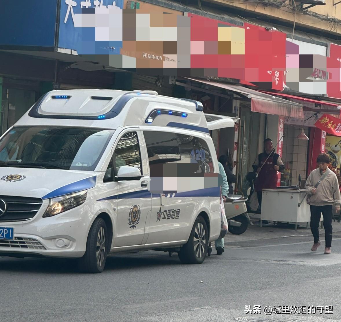 单位一个20多岁的小伙子，心衰突然走了。

那天下午三点多，我有事找他，电话一直