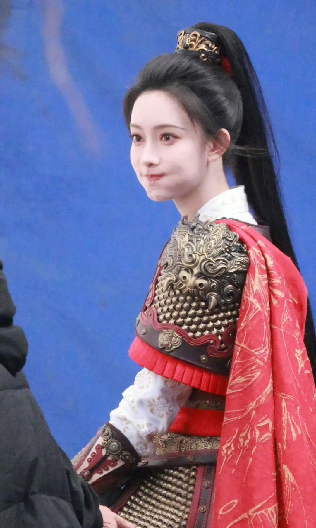 孟子义尚公主女将军骑马造型来喽！我们暮晚揺是公主也是女将军